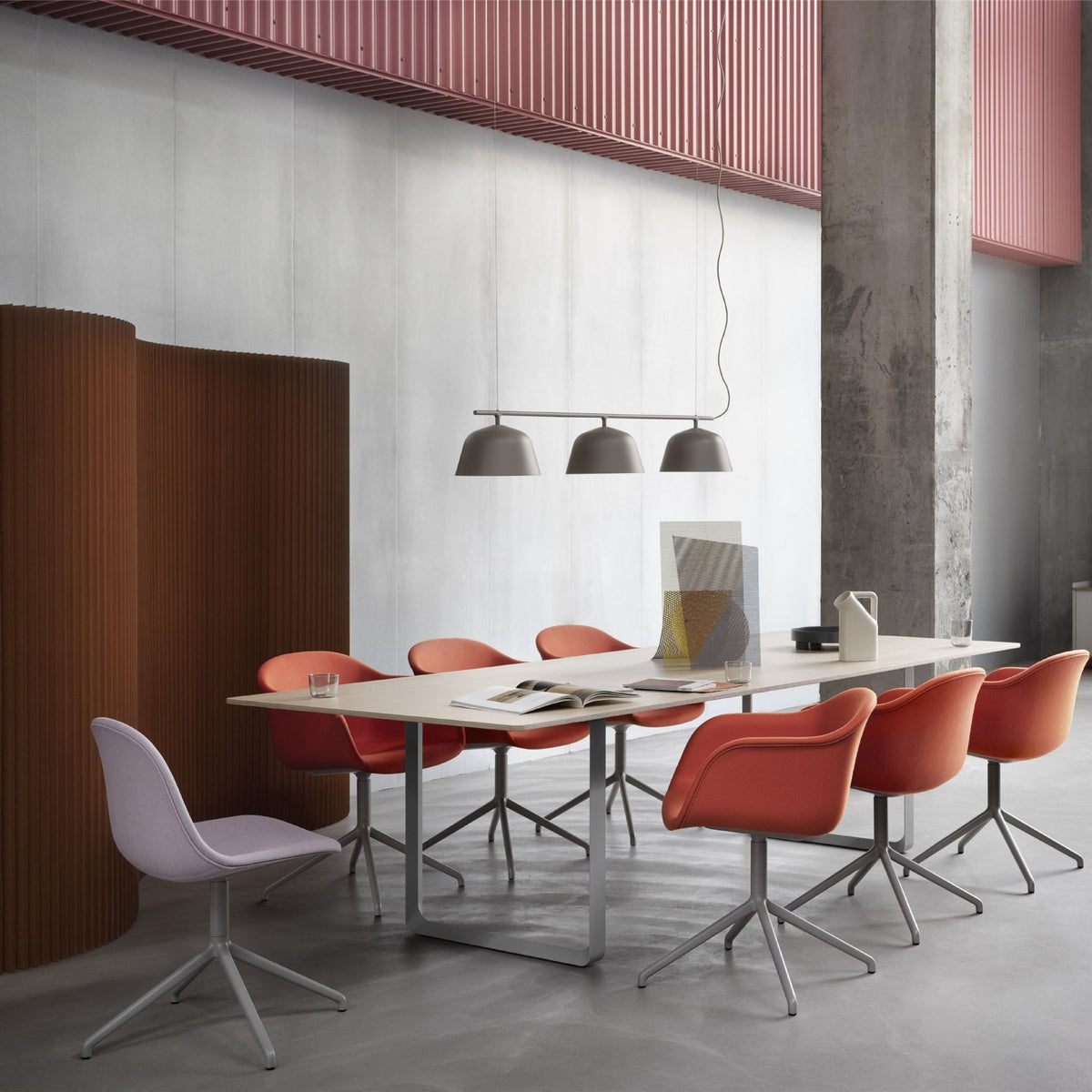 Chaise ocre piétement pivot Fiber - Muuto - The Cool Republic