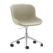 Chaise pivotante 5 roues en aluminium et pp avec tissu beige Hyg - Normann Copenhagen - The Cool Republic