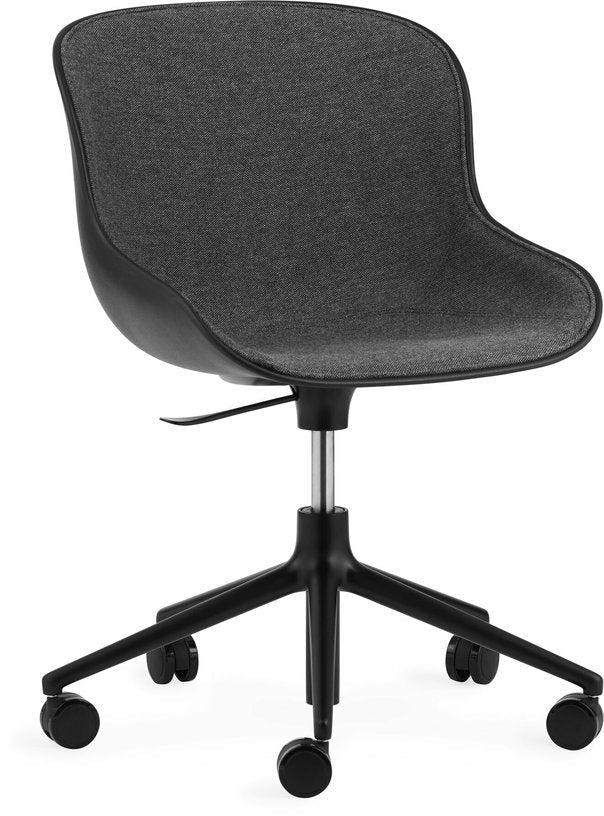 Chaise pivotante piétement noir à roulettes noire assise tissu Swivel - Norman Copenhagen - The Cool Republic