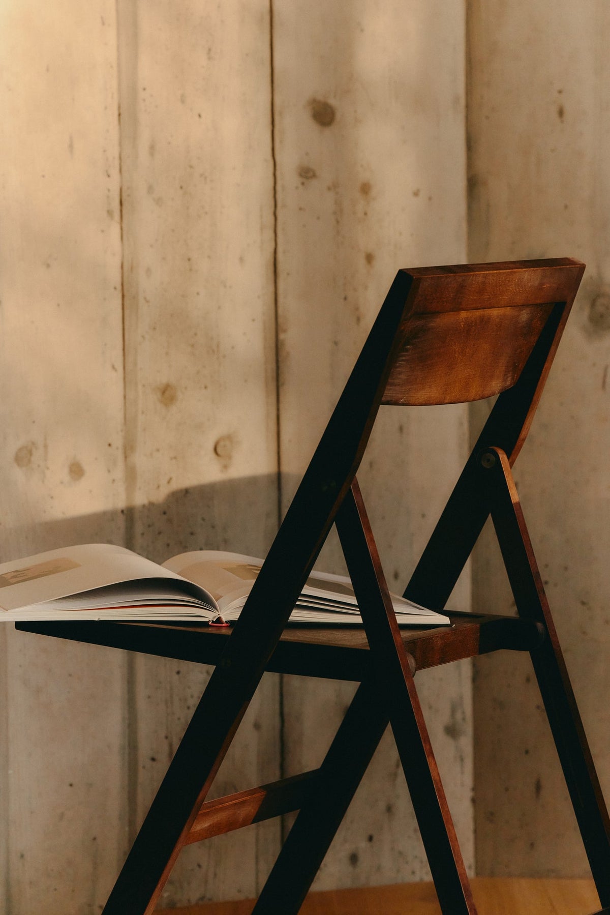Chaise pliante en bouleau marron chaud 44 x 56 x 80 cm Folding - Frama - The Cool Republic