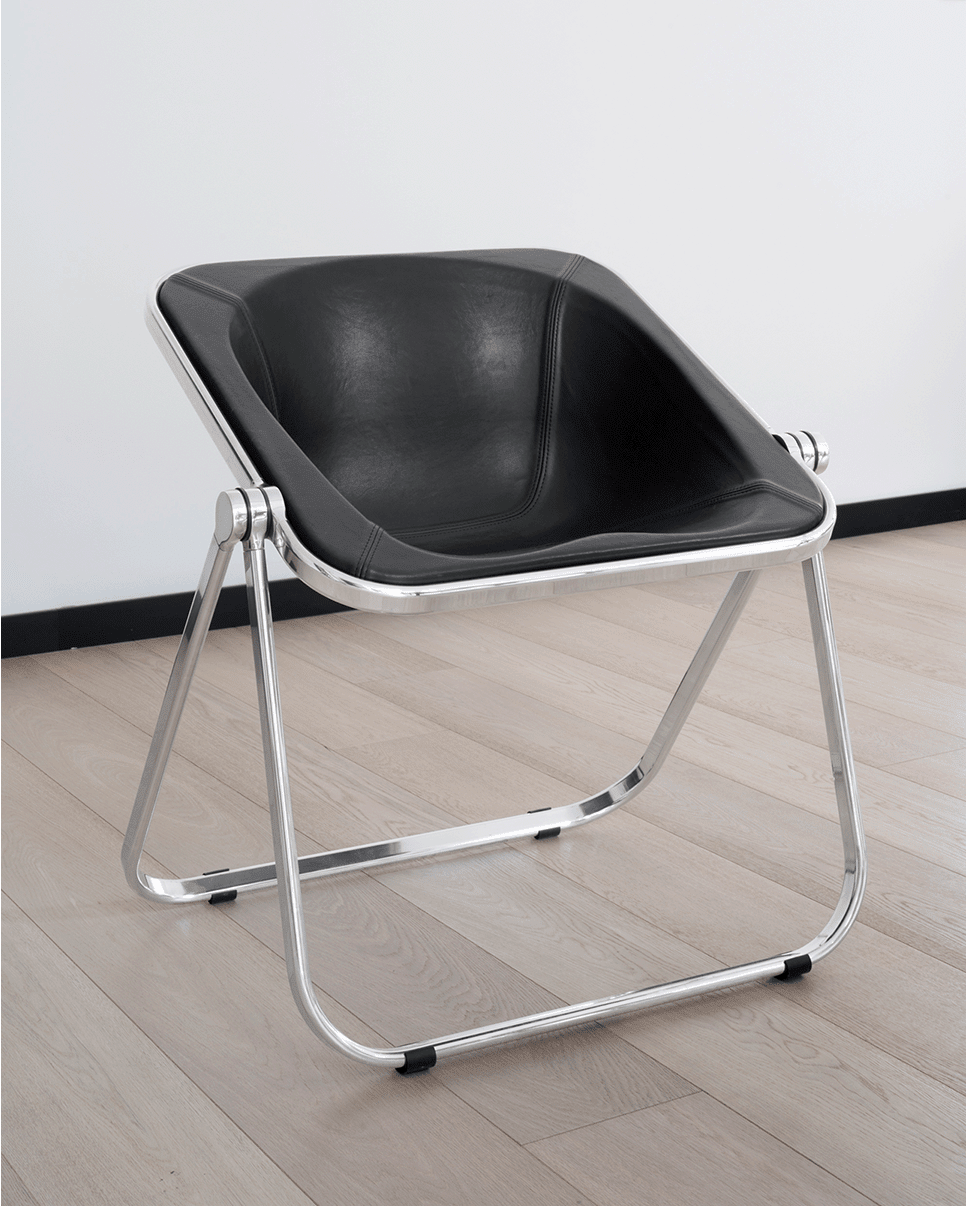 Chaise pliante en cuir noir et acier chromé Plona - Anonima Castelli - The Cool Republic