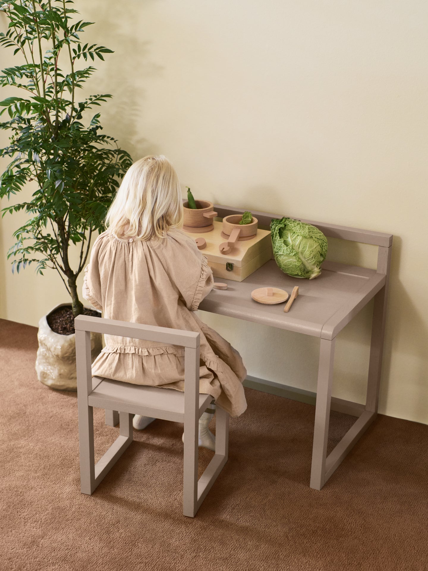 Chaise pour enfant en bois de frêne beige Little Architect - Ferm Living - The Cool Republic