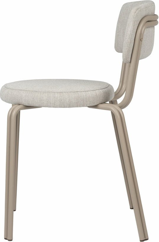 Chaise rembourrée en fer grise Oda - Broste Copenhagen - The Cool Republic