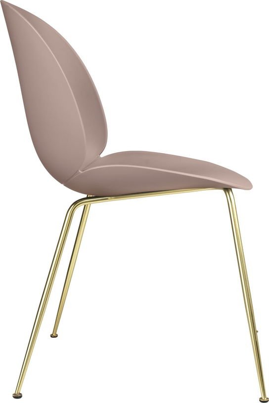 Chaise rose clair piétement laiton Beetle - Gubi - The Cool Republic