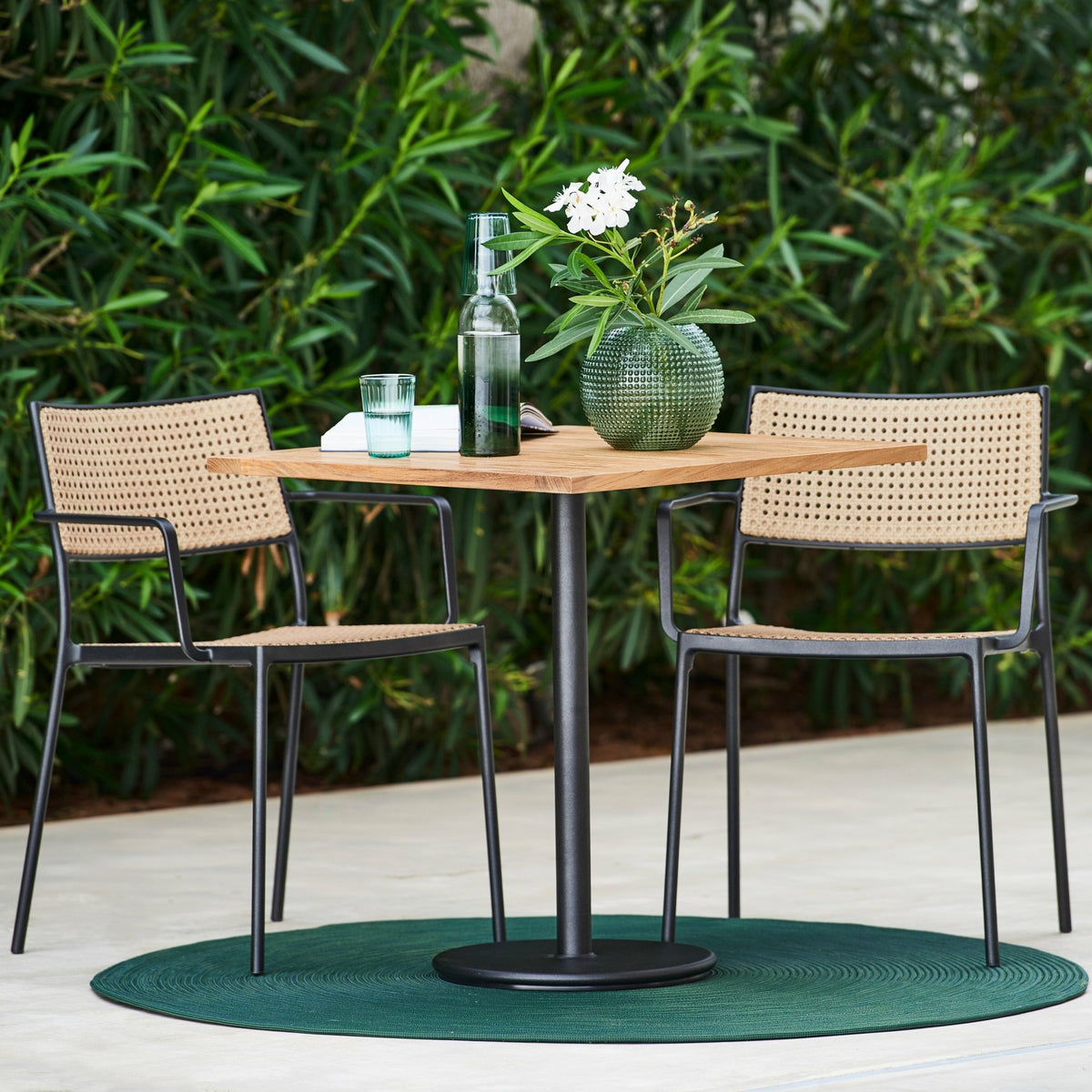 Chaise tissage naturel et cadre noir Less - Cane-Line - The Cool Republic