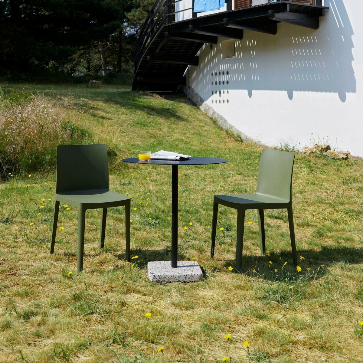 Chaise vert olive recyclée Elémentaire - Hay - The Cool Republic