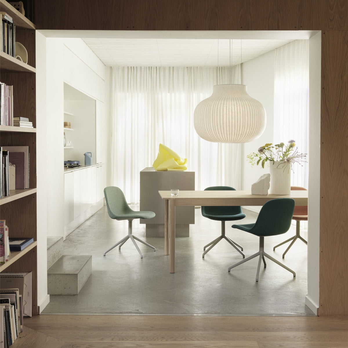 Chaise verte piétement pivot Fiber - Muuto - The Cool Republic