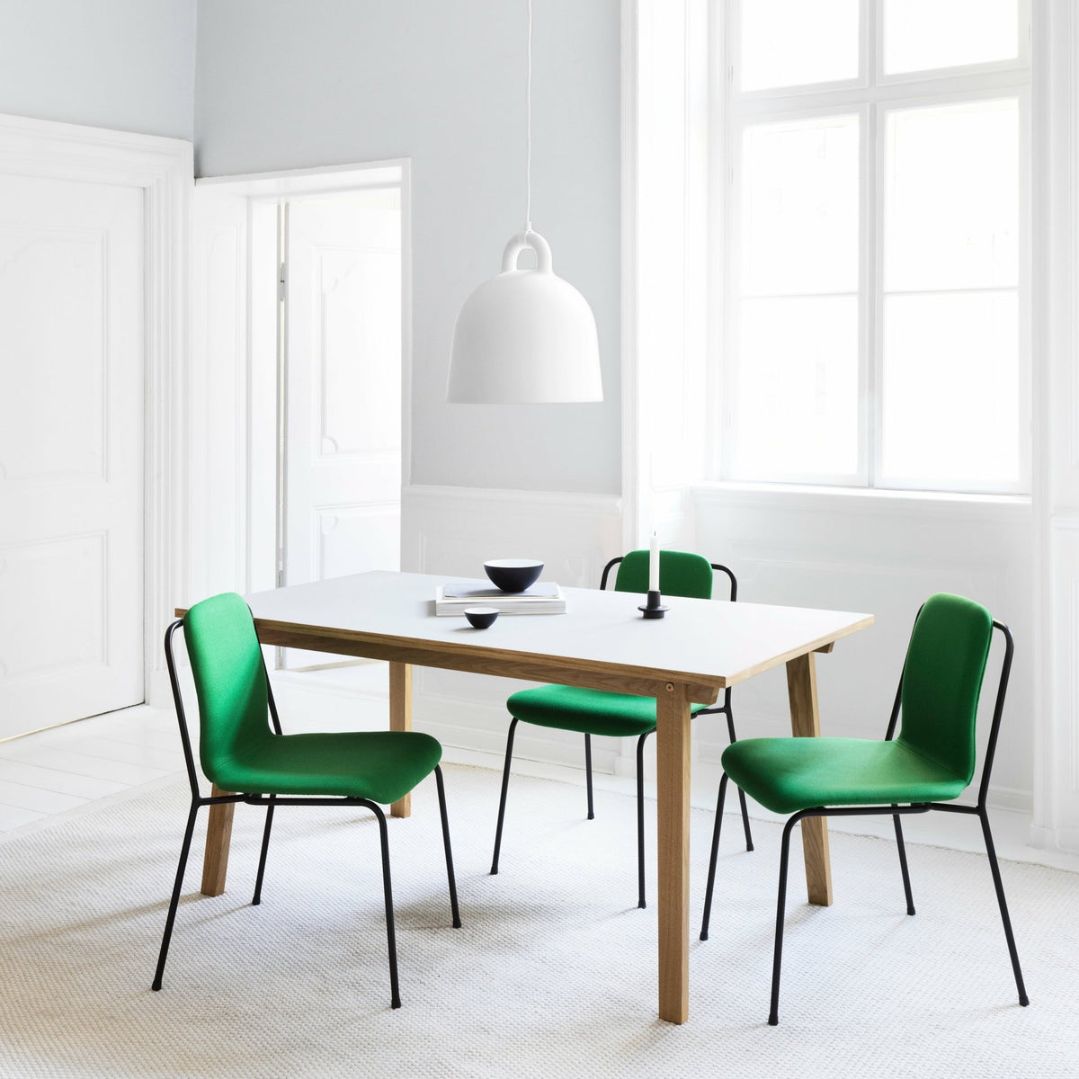 Chaise verte structure noire Studio vert - Normann Copenhagen - The Cool Republic