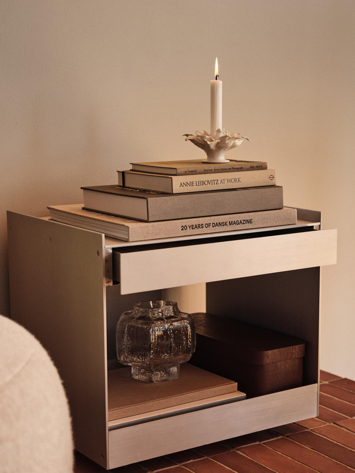 Chariot avec tiroir en aluminium chromé Lager - Ferm Living - The Cool Republic