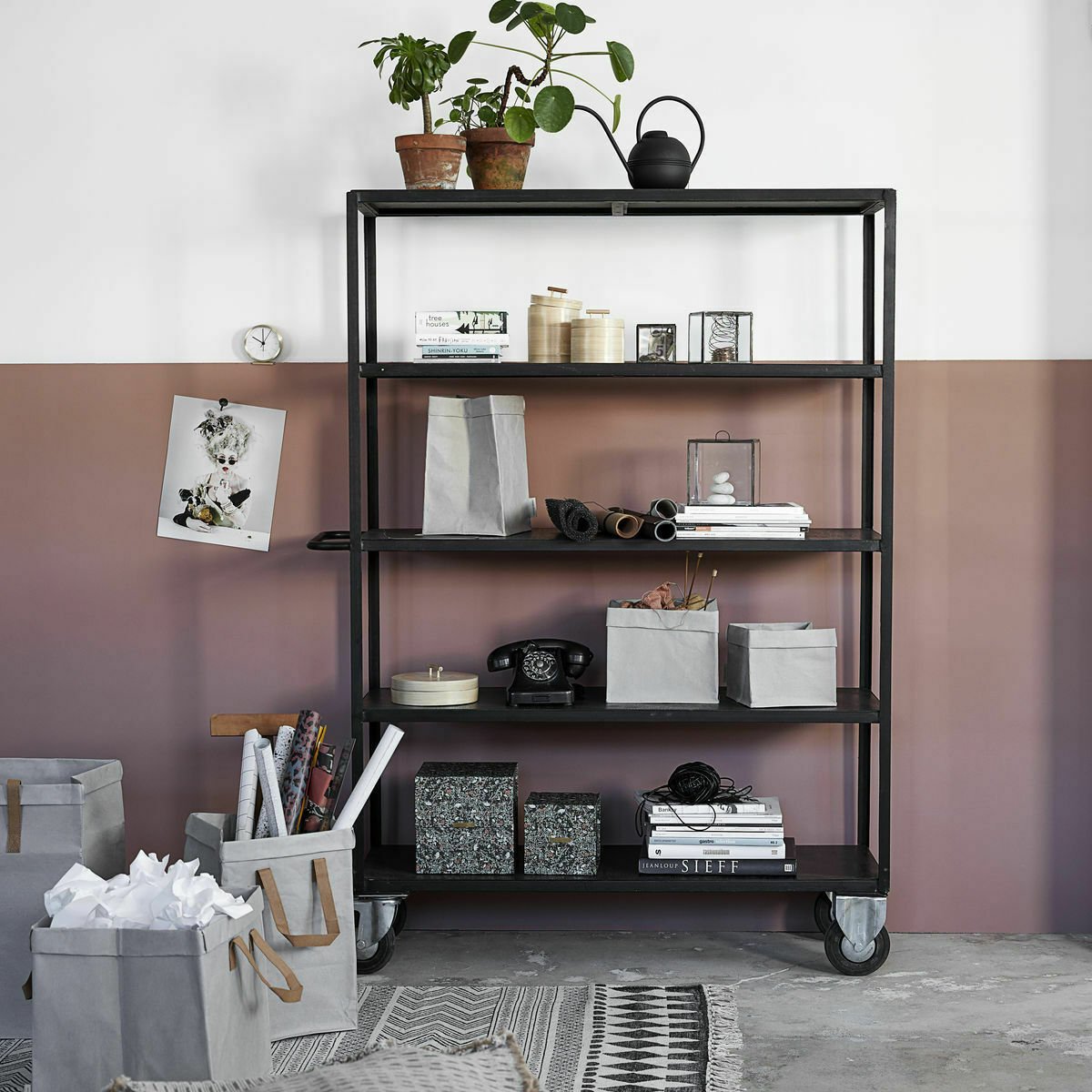 Chariot en bois de manguier Design Noir - House Doctor - The Cool Republic