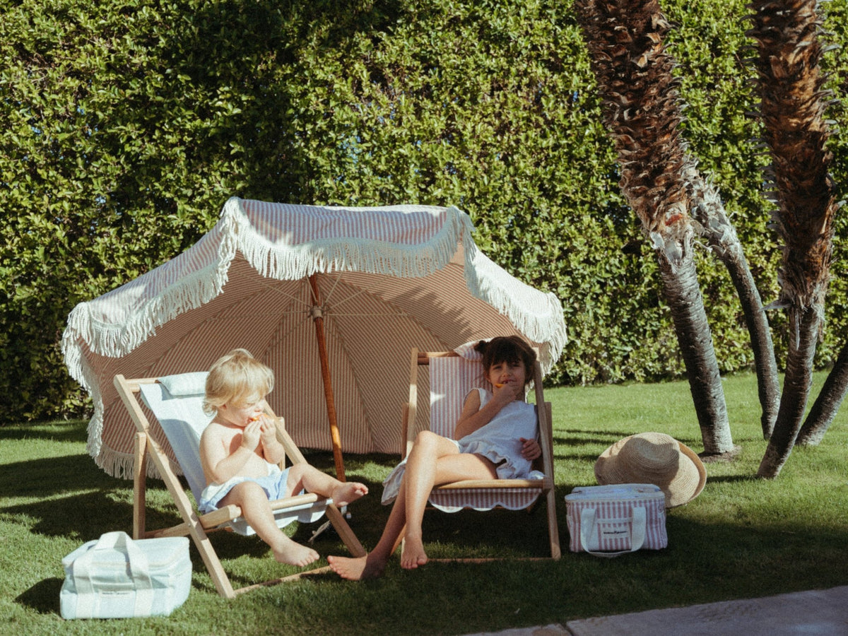 Chilienne pour enfants bleue à fines rayures blanches Mini Sling Chair - Business & Pleasure - The Cool Republic