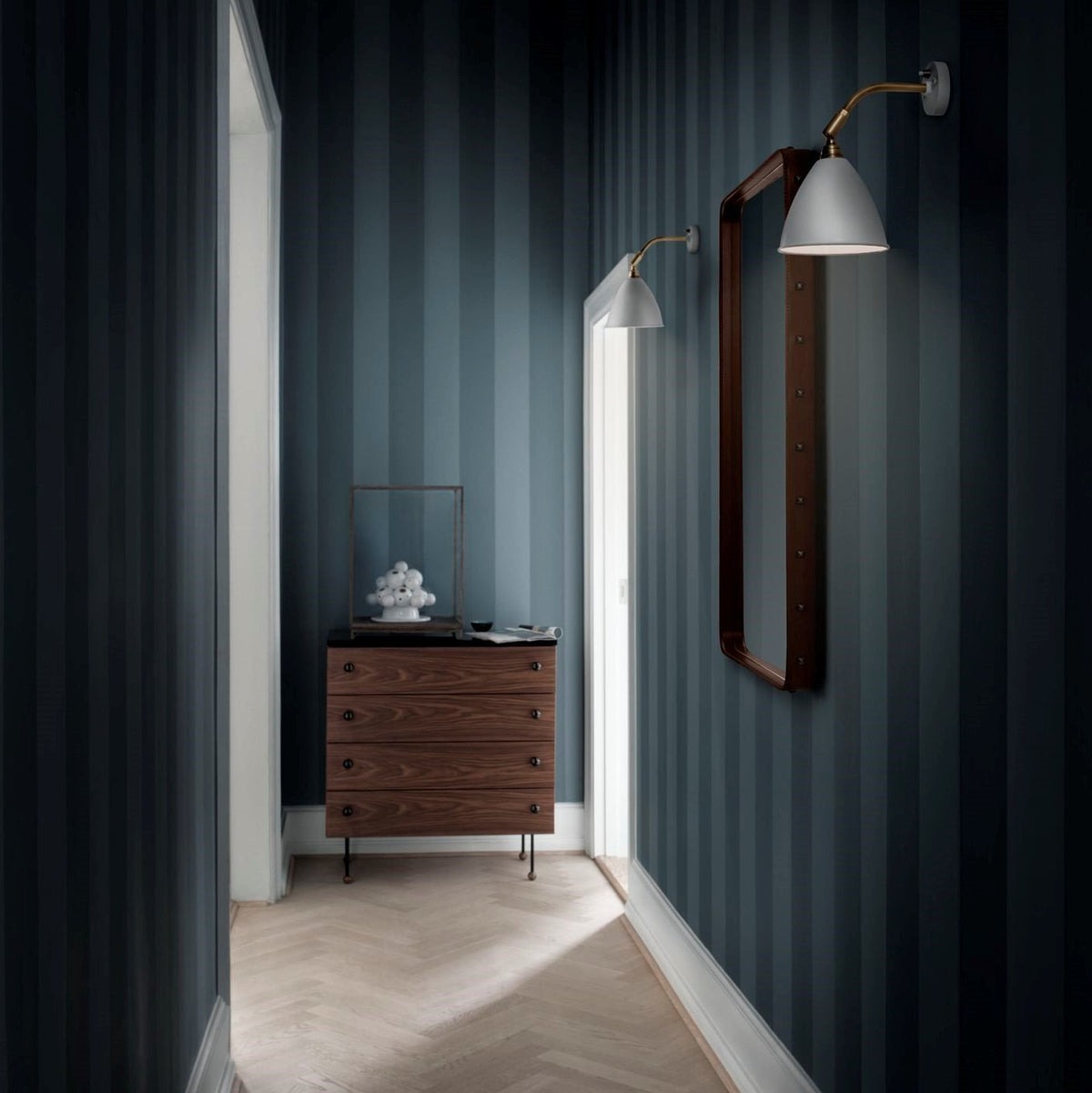Commode à tiroirs simple en noyer 62 Dresser - Gubi - The Cool Republic