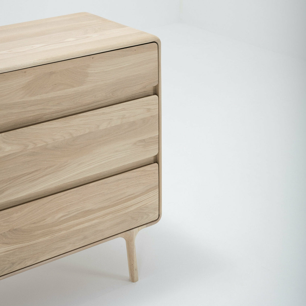 Commode en chêne blanchi huilé Fawn - Gazzda - The Cool Republic