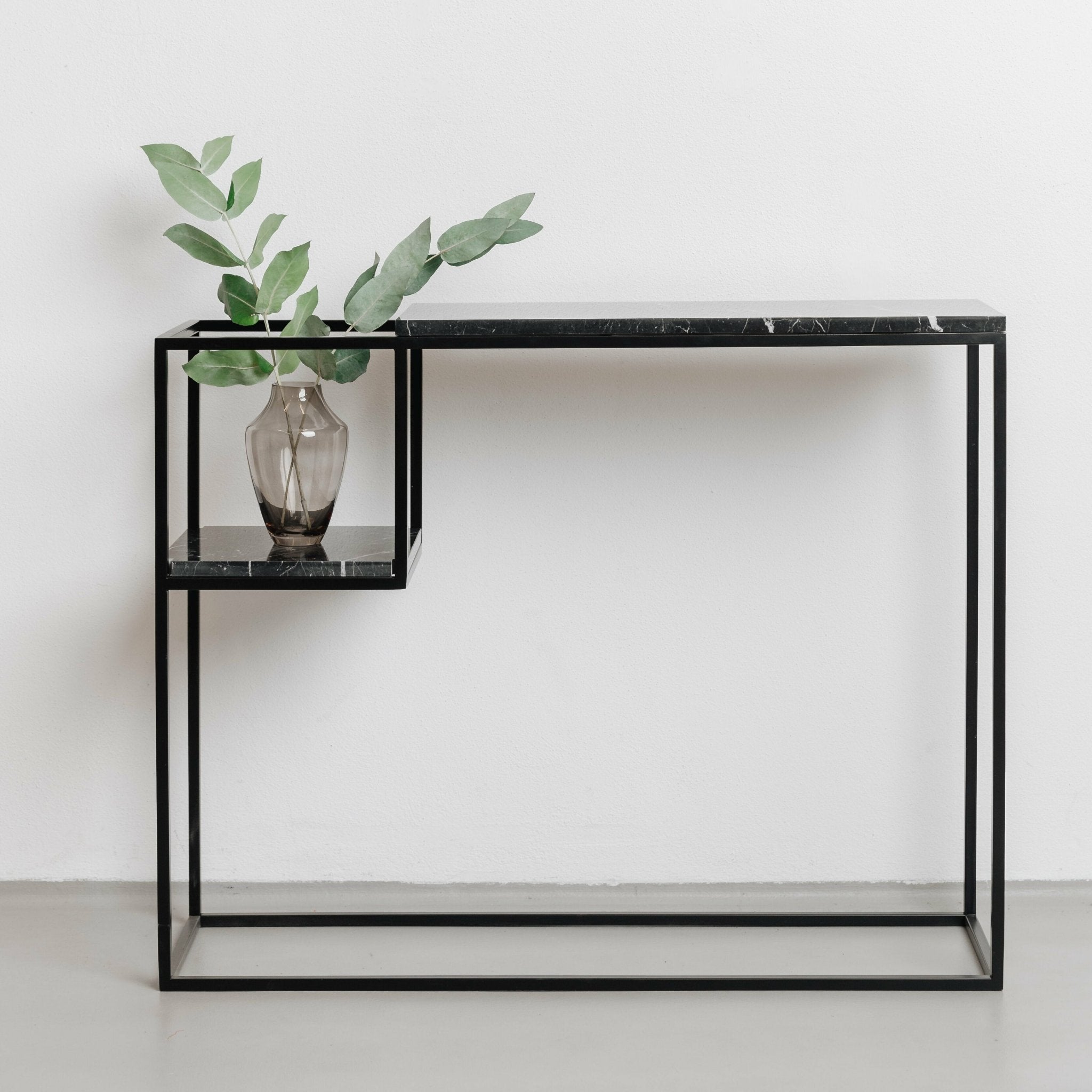 Console noire avec plateau en marbre noir M Hop Maxi - Un’common - The Cool Republic