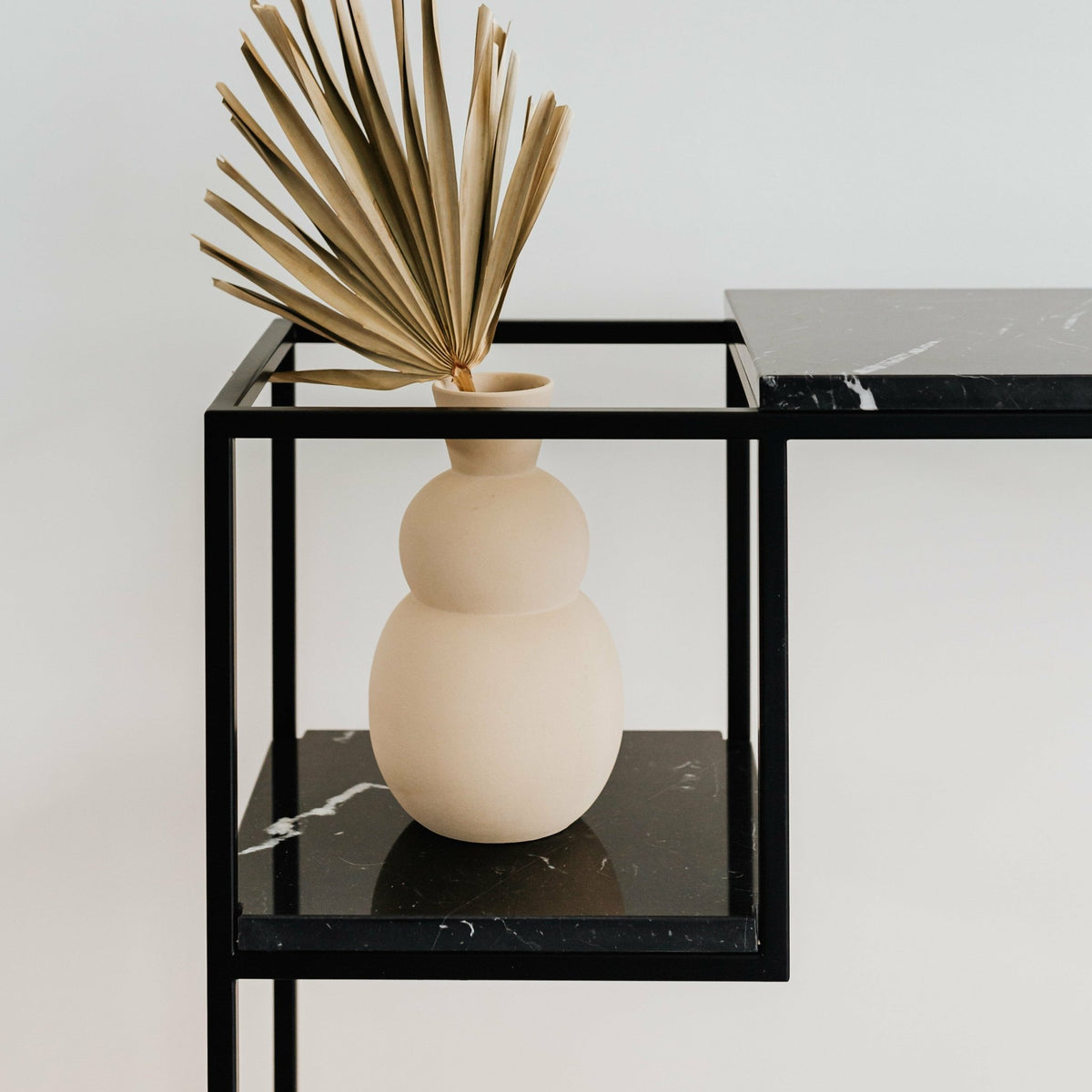 Console noire avec plateau en marbre noir M Hop Maxi - Un’common - The Cool Republic