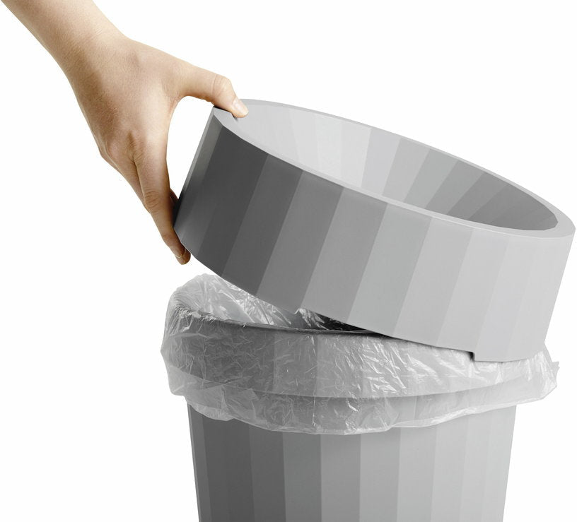 Corbeille à papier en polypropylène recyclé noire 14 L - HAY - The Cool Republic