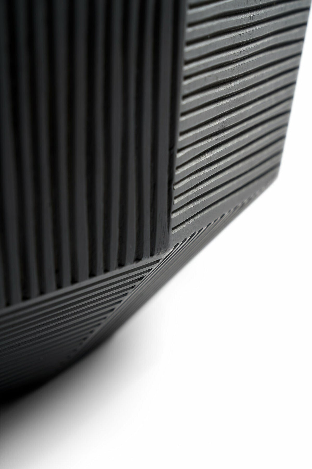 Corbeille en acajou Black Striped - Ethnicraft Accessories - The Cool Republic