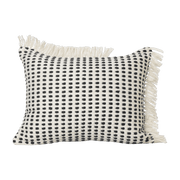 Coussin à franges bleu et blanc en plastique recyclé Way - Ferm living - The Cool Republic