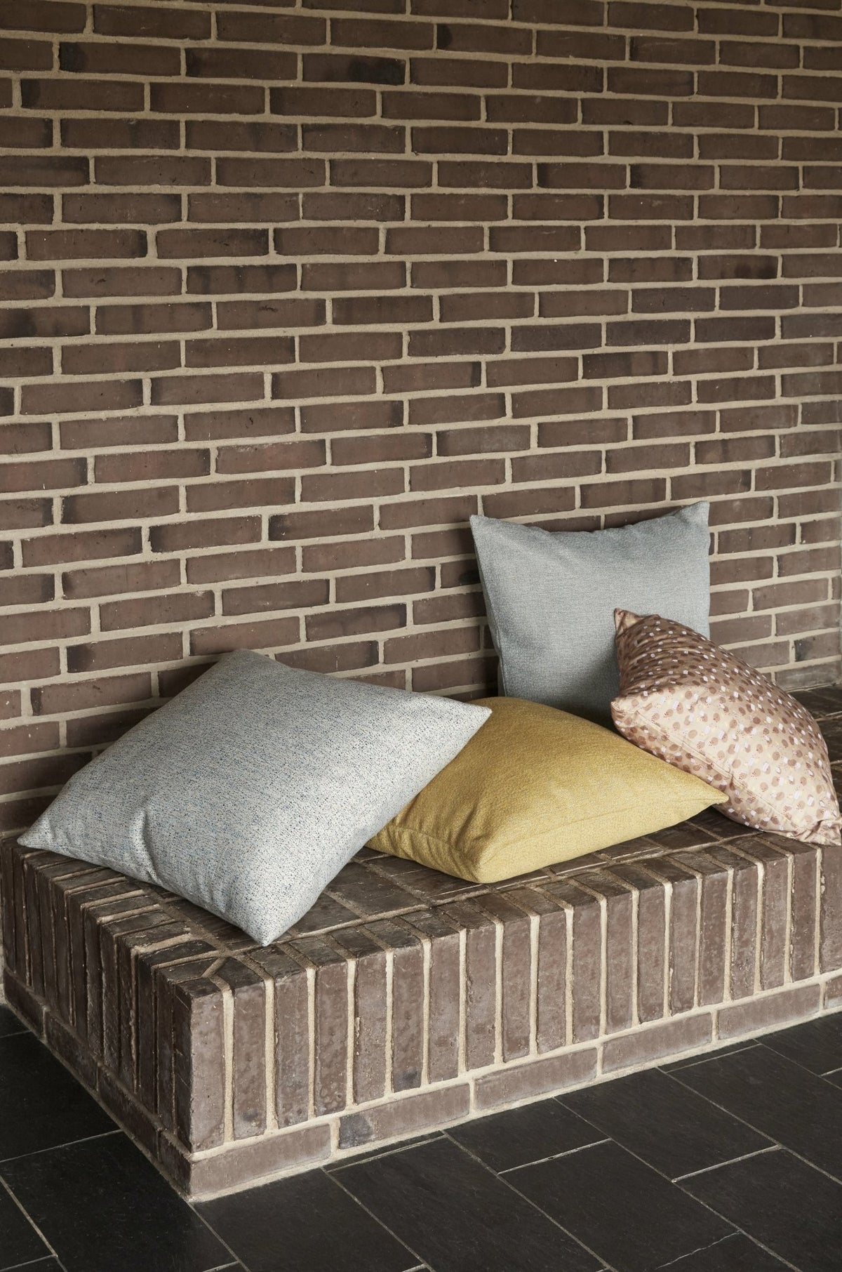 Coussin avec rembourrage 60 x 60 cm jaune - Hübsch - The Cool Republic