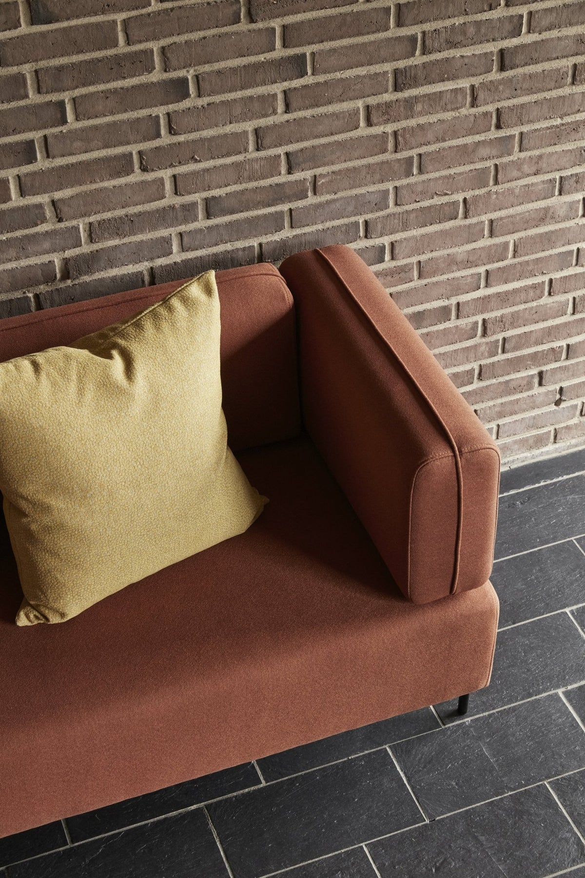 Coussin avec rembourrage 60 x 60 cm jaune - Hübsch - The Cool Republic