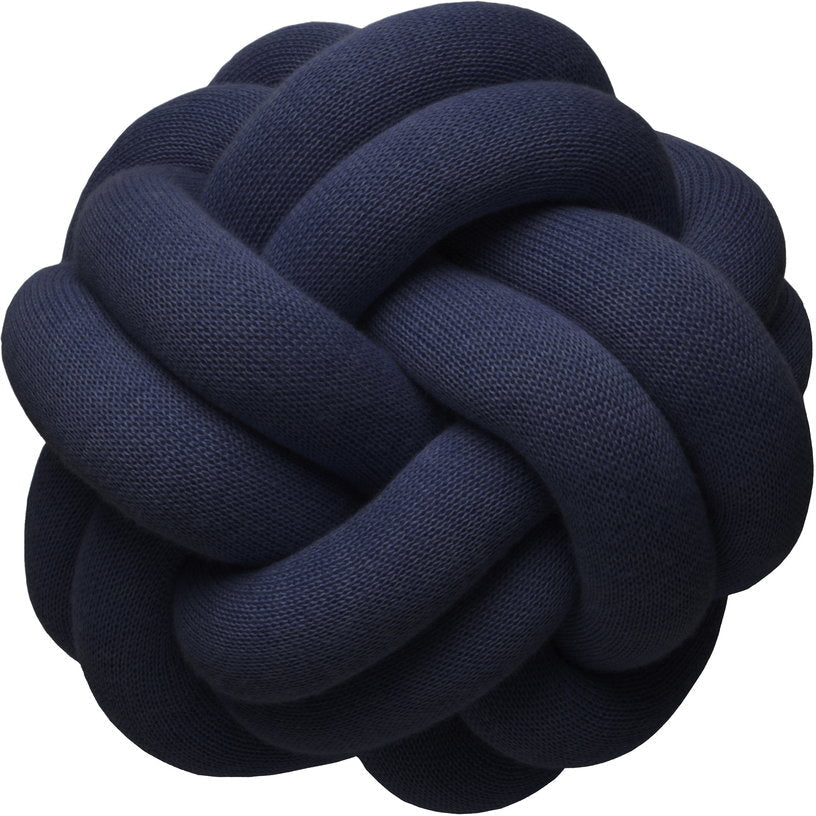 Coussin bleu marine Knot 30cm - Design House Stockholm - The Cool Republic