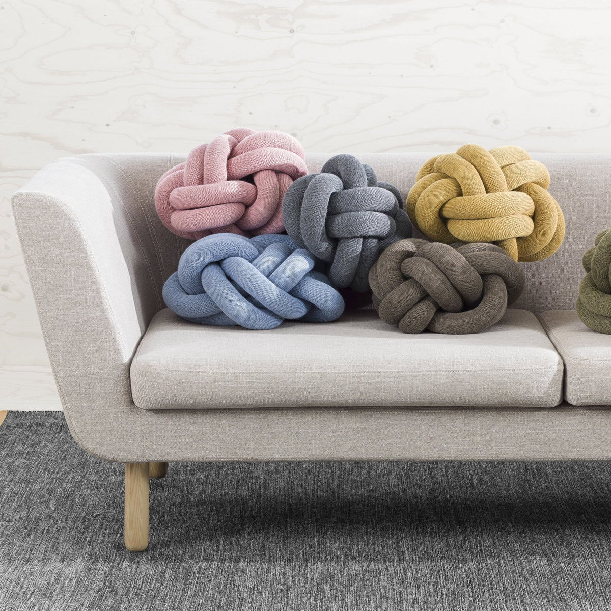 Coussin bleu marine Knot 30cm - Design House Stockholm - The Cool Republic