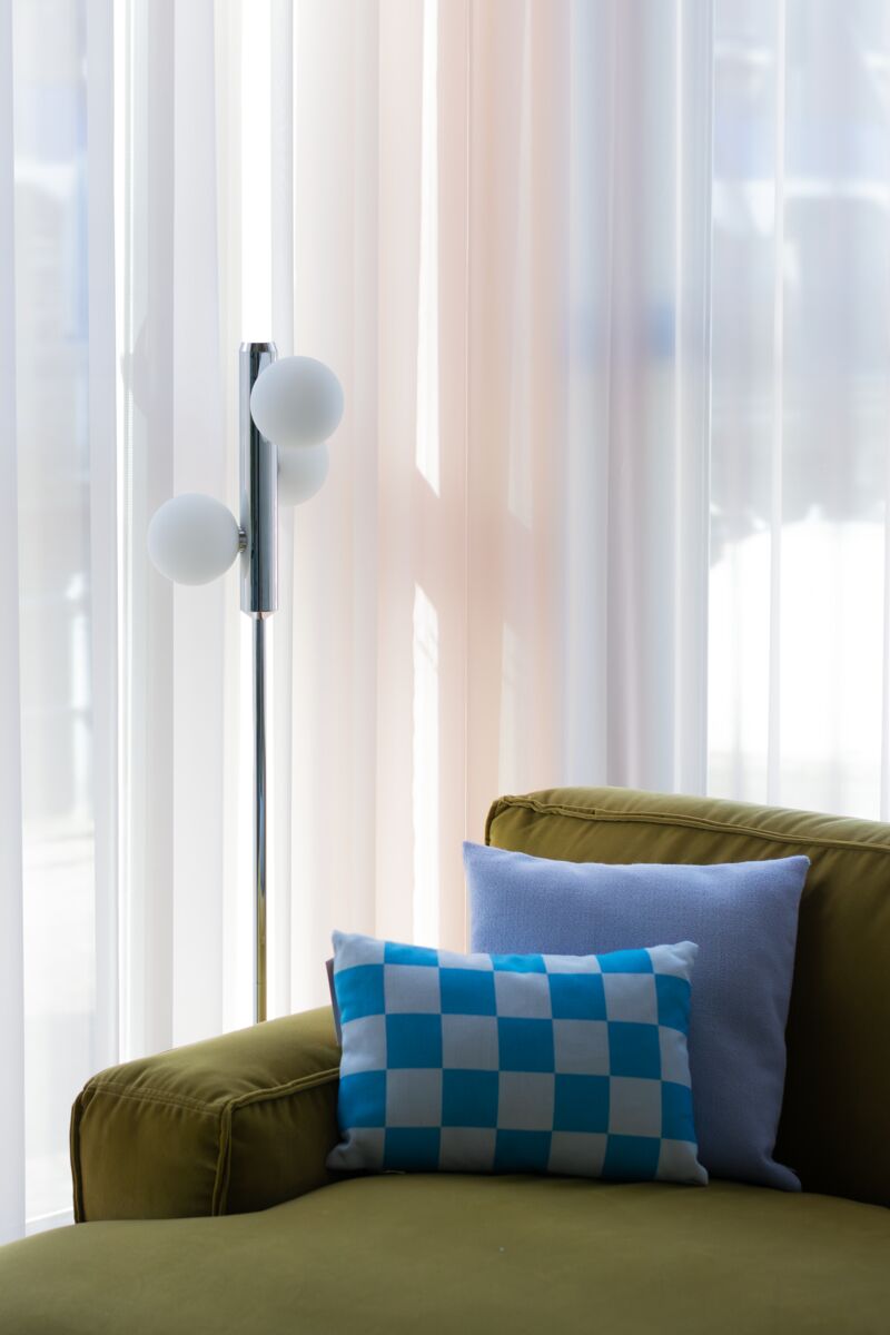 Coussin carré en laine bleu clair 60x60cm Cleo - Fest Amsterdam - The Cool Republic