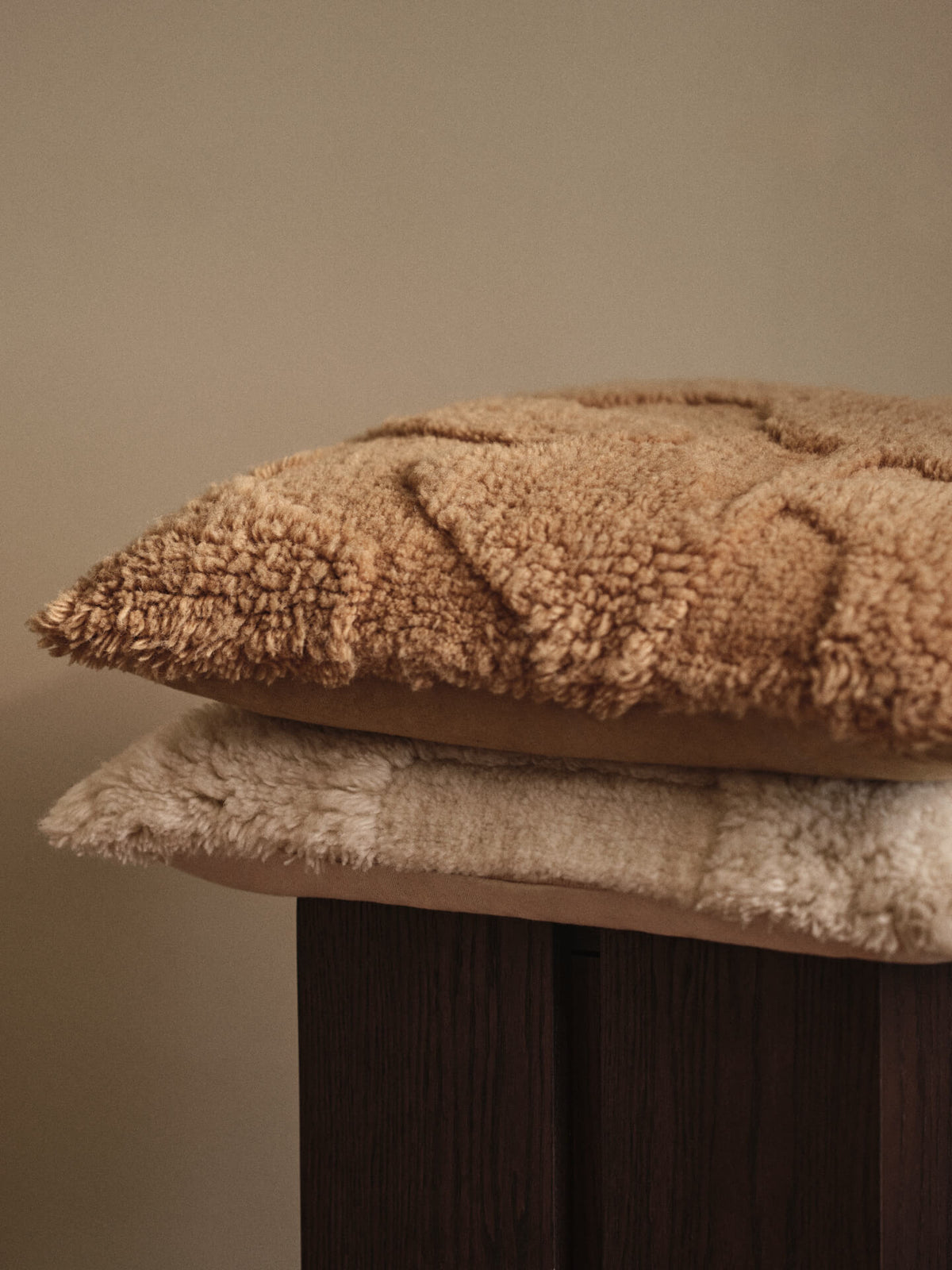 Coussin carré en laine tufté marron 50 x 50 cm Rime - Ferm Living - The Cool Republic