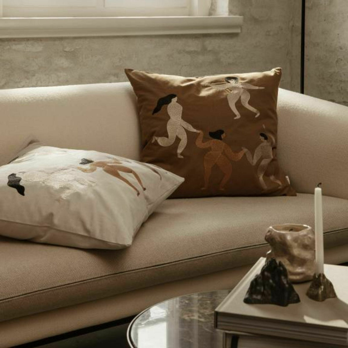 Coussin carré marron Free - Ferm Living - The Cool Republic