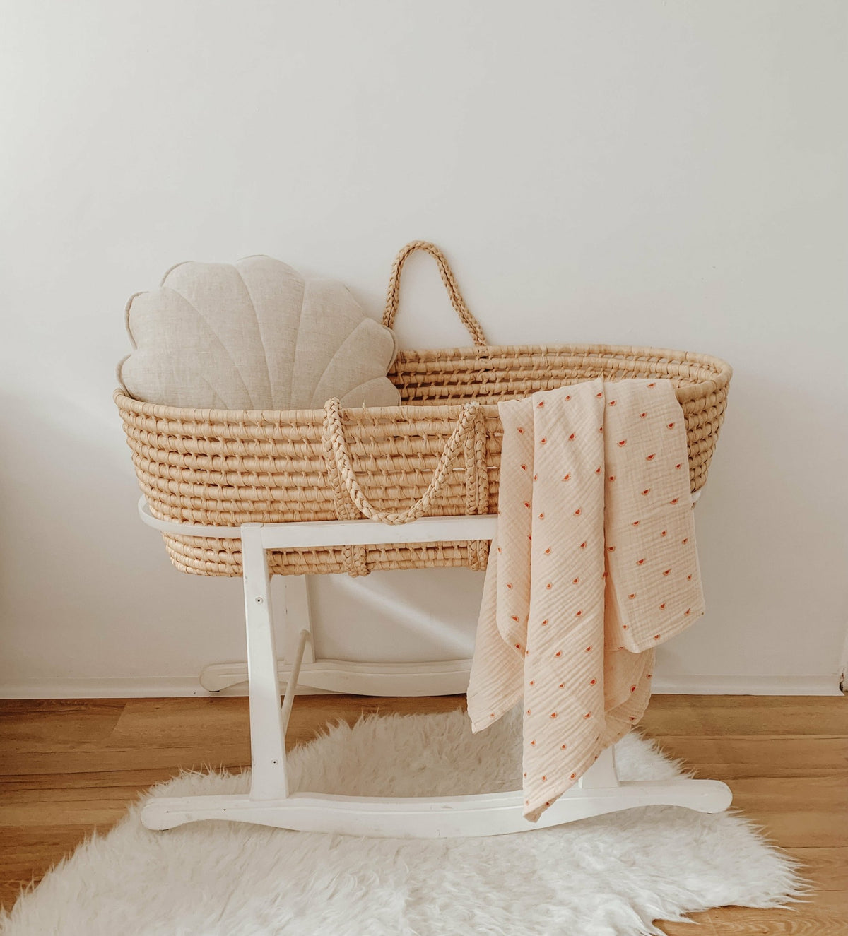 Beige linen shell cushion Shells - Moi Mili - The Cool Republic