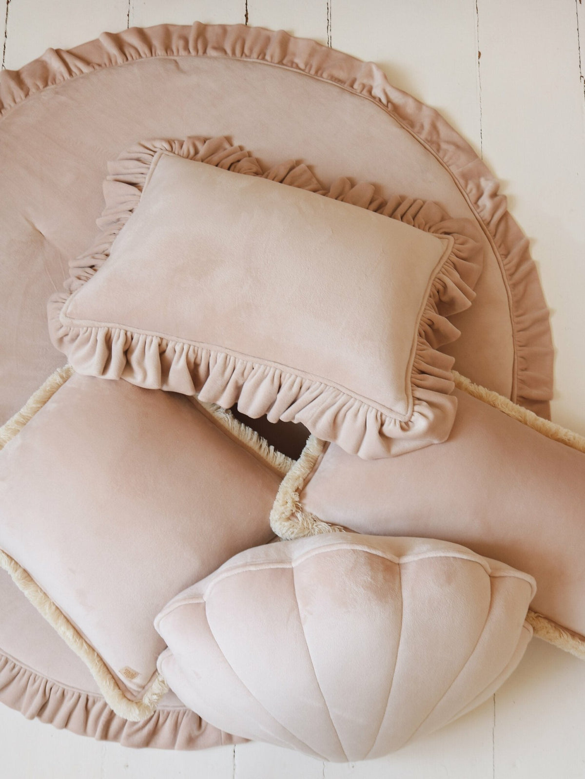Coussin coquillage en velours latté Shells - Moi Mili - The Cool Republic