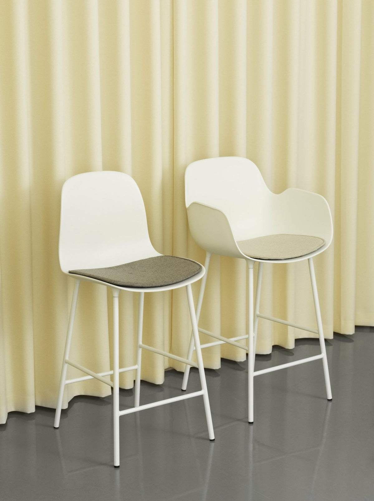 Coussin d'assise en tissu camira rouge mlf14 51 x 39 cm Form - Normann Copenhagen - The Cool Republic