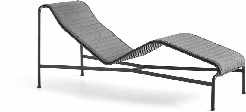 Coussin de chaise longue matelassé anthracite Palissade - HAY - The Cool Republic