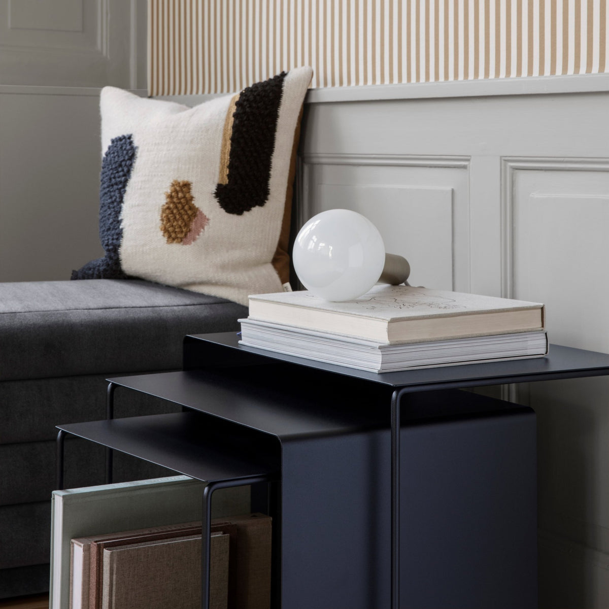 Coussin en laine beige et bleu Loop - Ferm Living - The Cool Republic