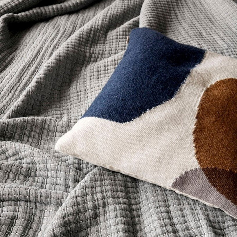 Coussin en laine bleu et orange Kelim - Ferm Living - The Cool Republic