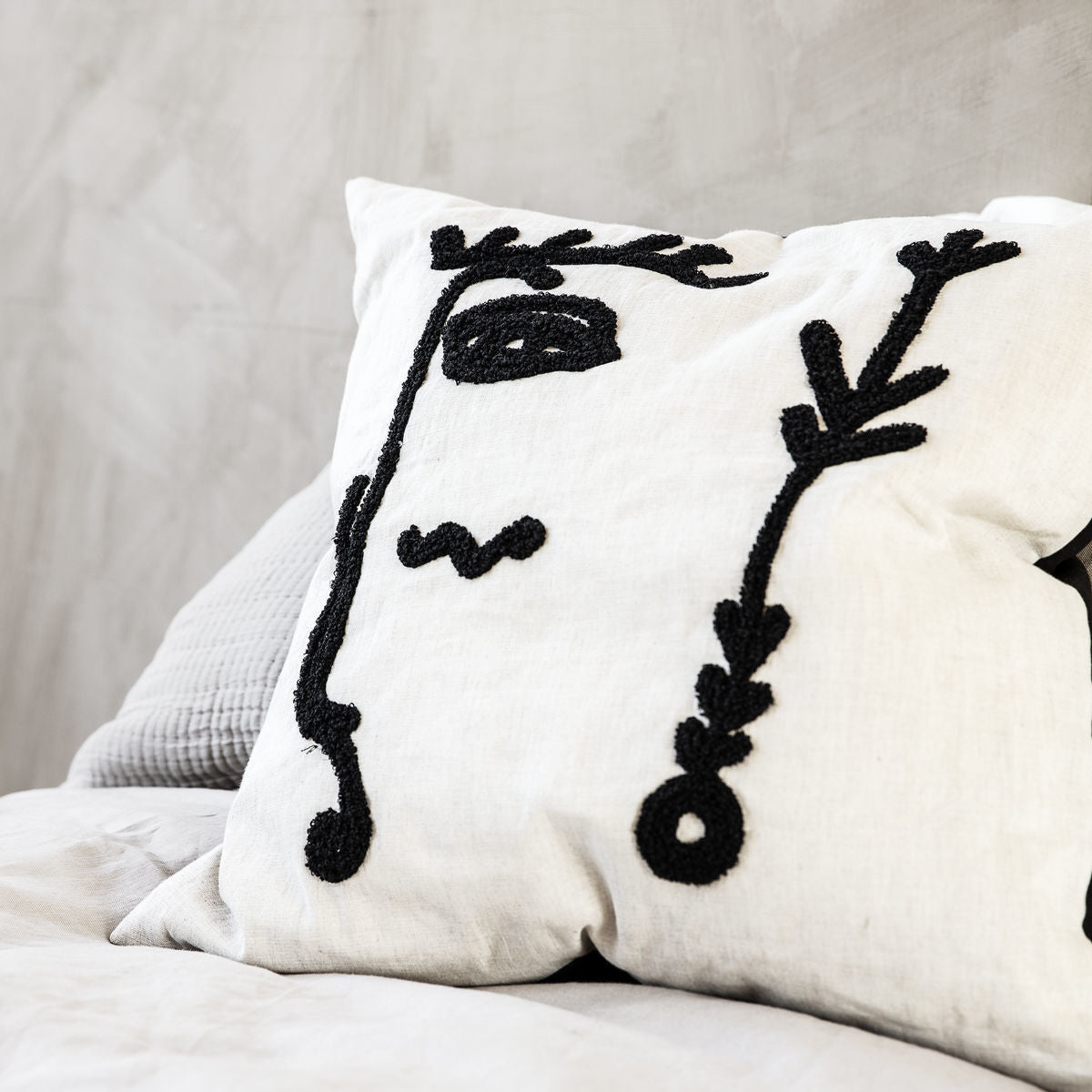 Coussin en lin beige avec garnissage Ingo - House Doctor - The Cool Republic