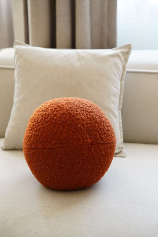 Coussin en tissu bouclé brique 20xcm Teddy - Home Design - The Cool Republic