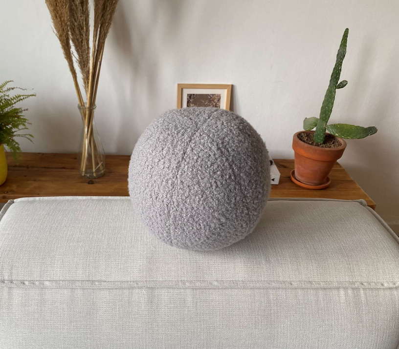 Coussin en tissu bouclé gris 20xcm Teddy - Home Design - The Cool Republic