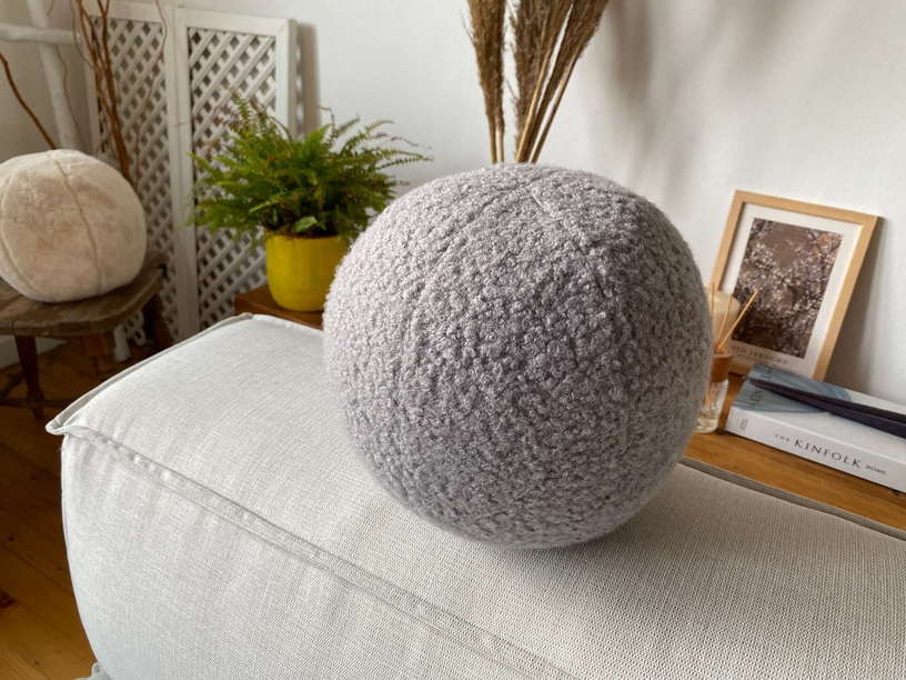 Coussin en tissu bouclé gris 20xcm Teddy - Home Design - The Cool Republic