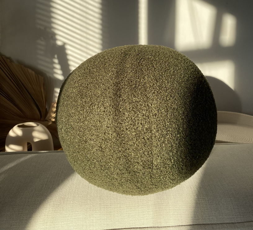 Coussin en tissu bouclé kaki 20xcm Teddy - Home Design - The Cool Republic