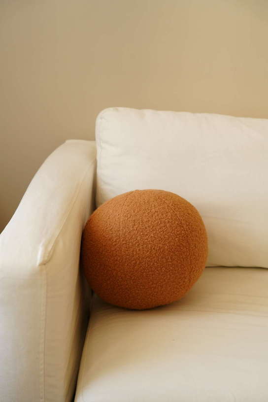Coussin en tissu bouclé marron 20xcm Teddy - Home Design - The Cool Republic