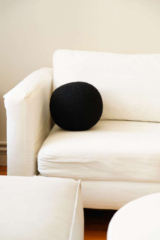 Coussin en tissu bouclé noir 20xcm Teddy - Home Design - The Cool Republic