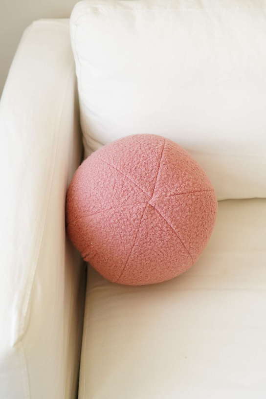 Coussin en tissu bouclé rose 20xcm Teddy - Home Design - The Cool Republic