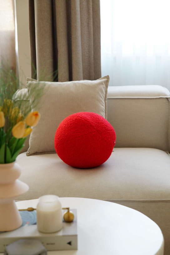 Coussin en tissu bouclé rouge 20xcm Teddy - Home Design - The Cool Republic