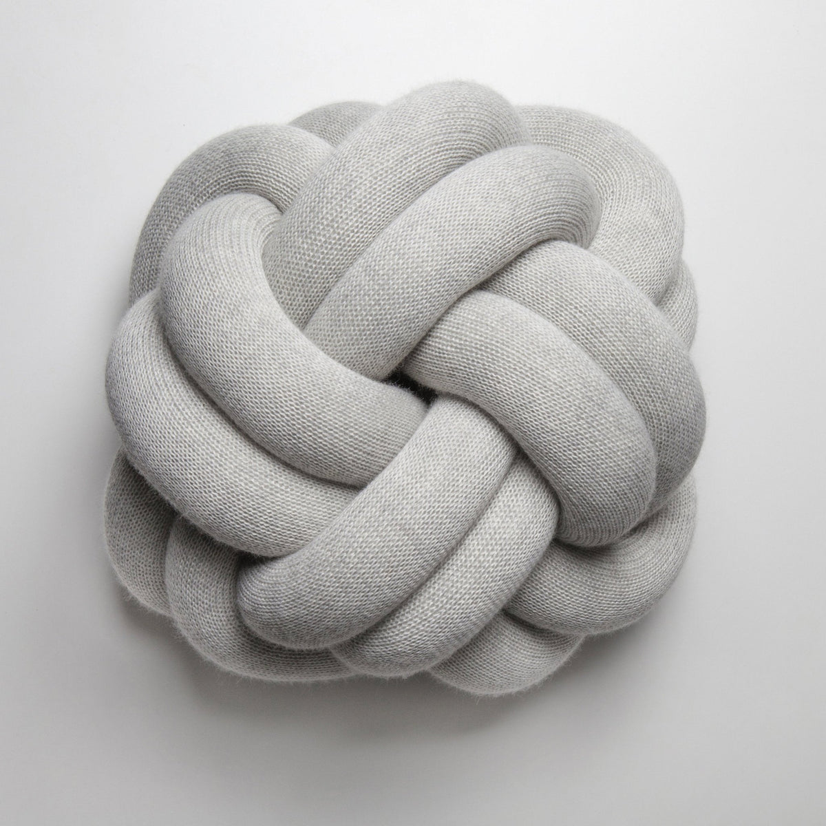 Coussin gris clair Knot 30cm - Design House Stockholm - The Cool Republic