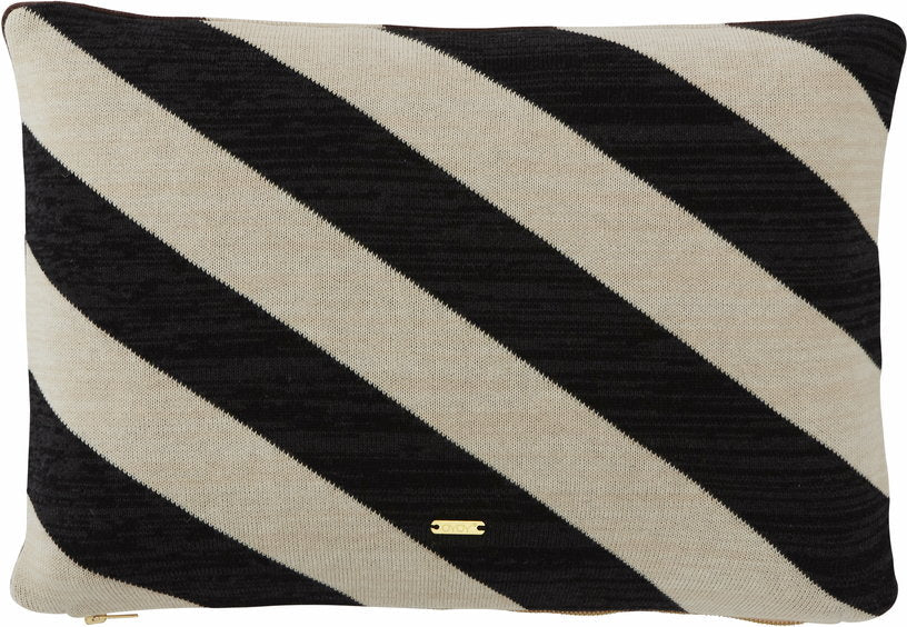 Coussin rayé noir et brun Takara - OYOY - The Cool Republic