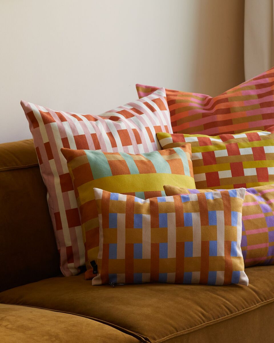 Coussin rectangulaire à rayures en tissu bleu et orange 30x45cm Striped - Fest Amsterdam - The Cool Republic