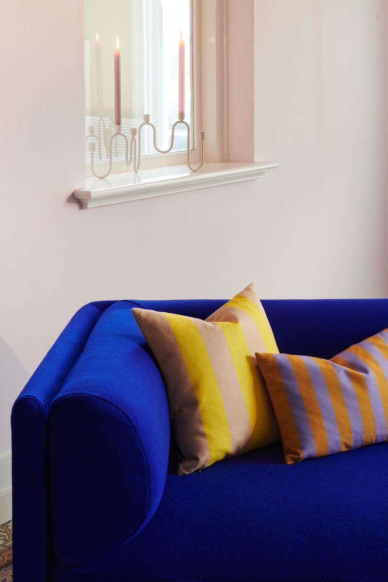 Coussin rectangulaire à rayures en tissu orange et violet 30x45cm Striped - Fest Amsterdam - The Cool Republic