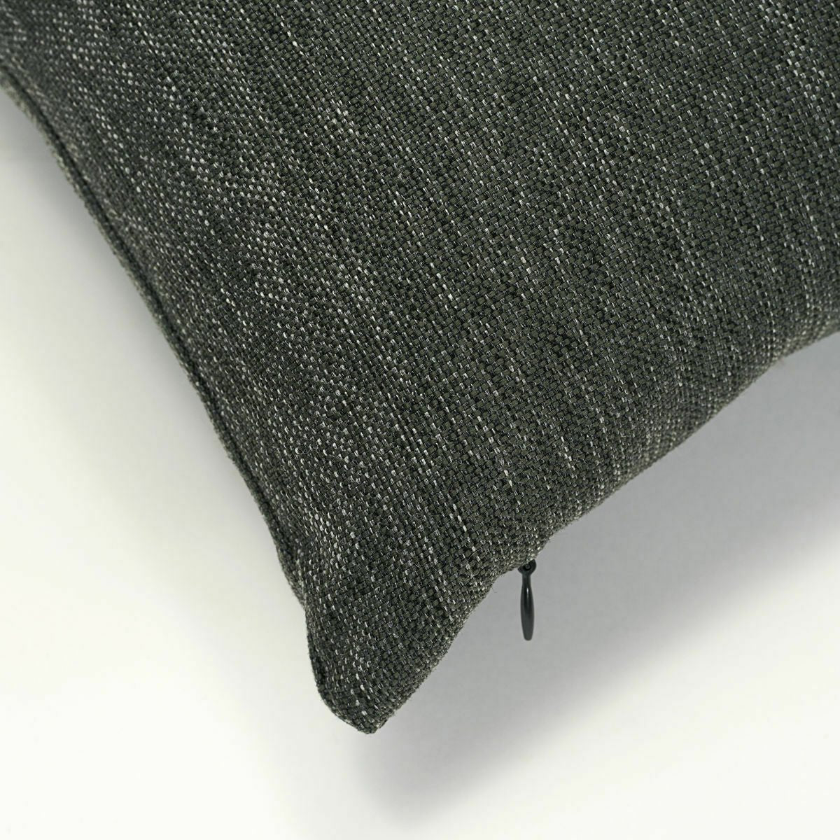 Coussin rembourré vert kaki 60 x 30 cm Fine - House Doctor - The Cool Republic