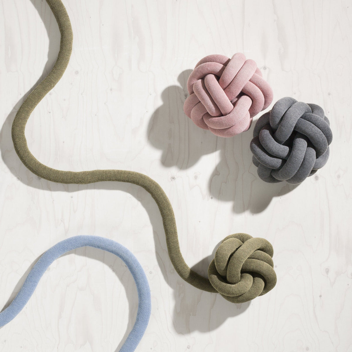 Coussin rose Knot 30cm - Design House Stockholm - The Cool Republic